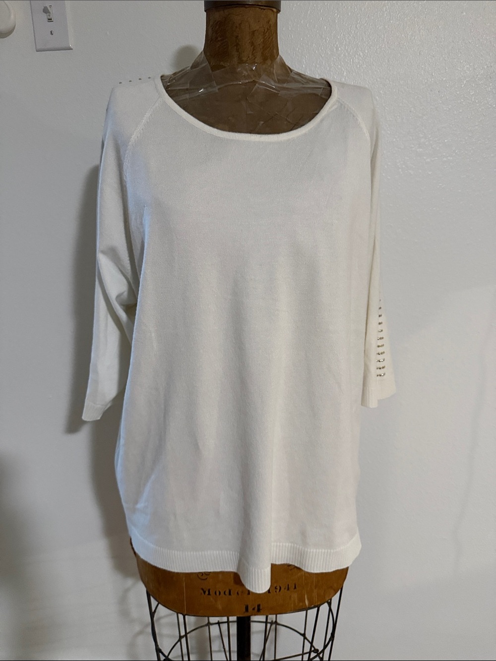 Neat Zac & Rachel Women's Crewneck Knit Top - White w/ gold rhinestones size 3X